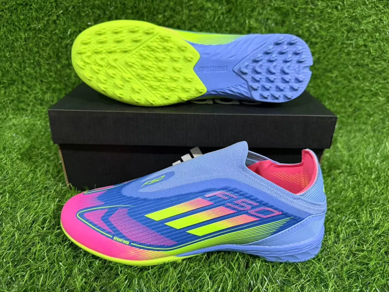 Adidas Chaussures de football pour gazon bleu rose sans lacets haut de chaussette blocage de couleur dégradé 6