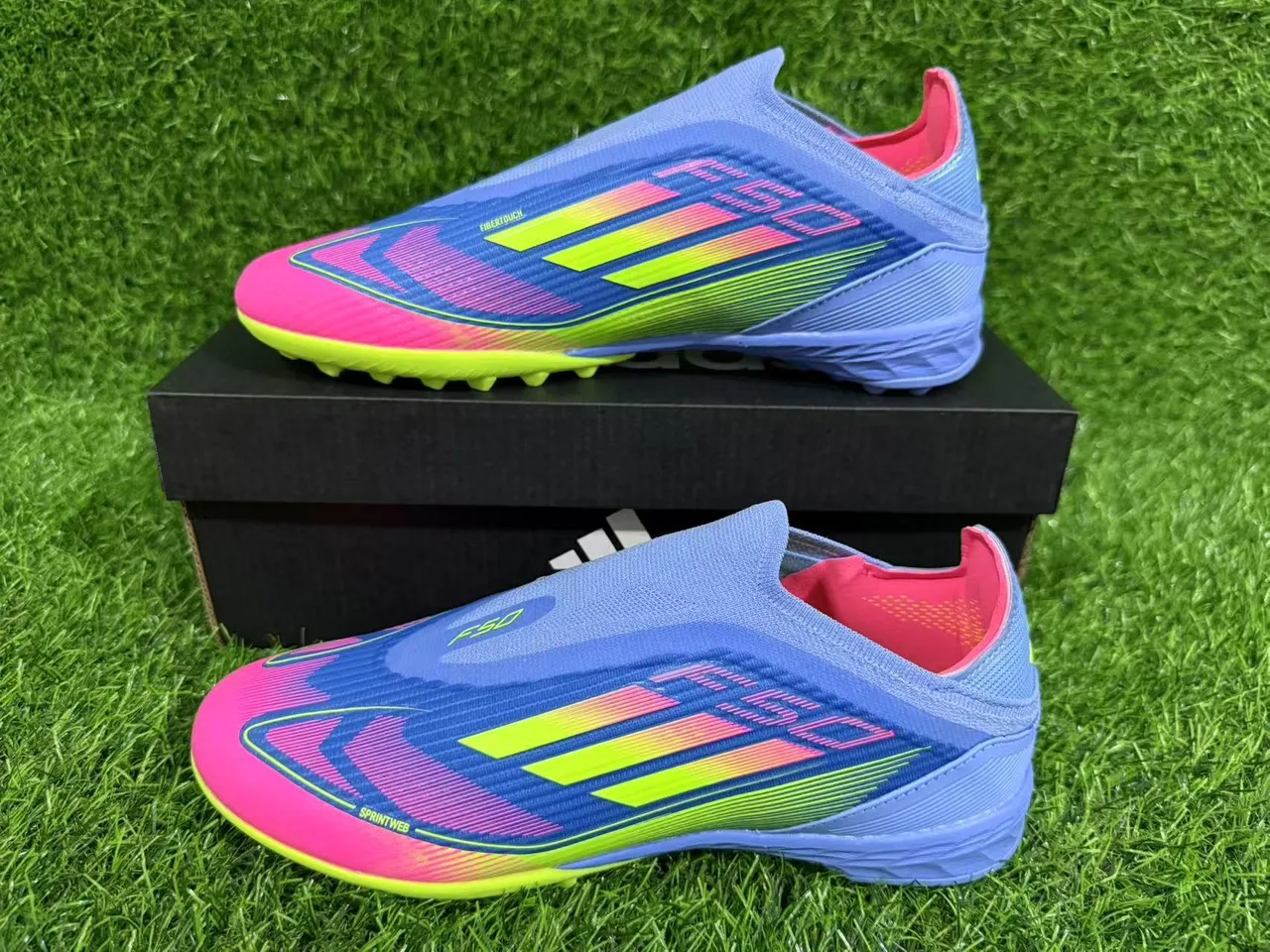 Adidas Chaussures de football pour gazon bleu rose sans lacets haut de chaussette blocage de couleur dégradé 7