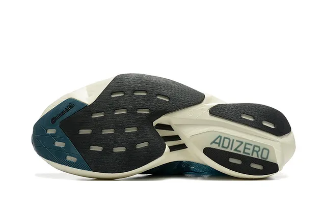 Adidas Tênis de corrida azul prata com malha engenheirada no upper e sobreposição de três listras 4