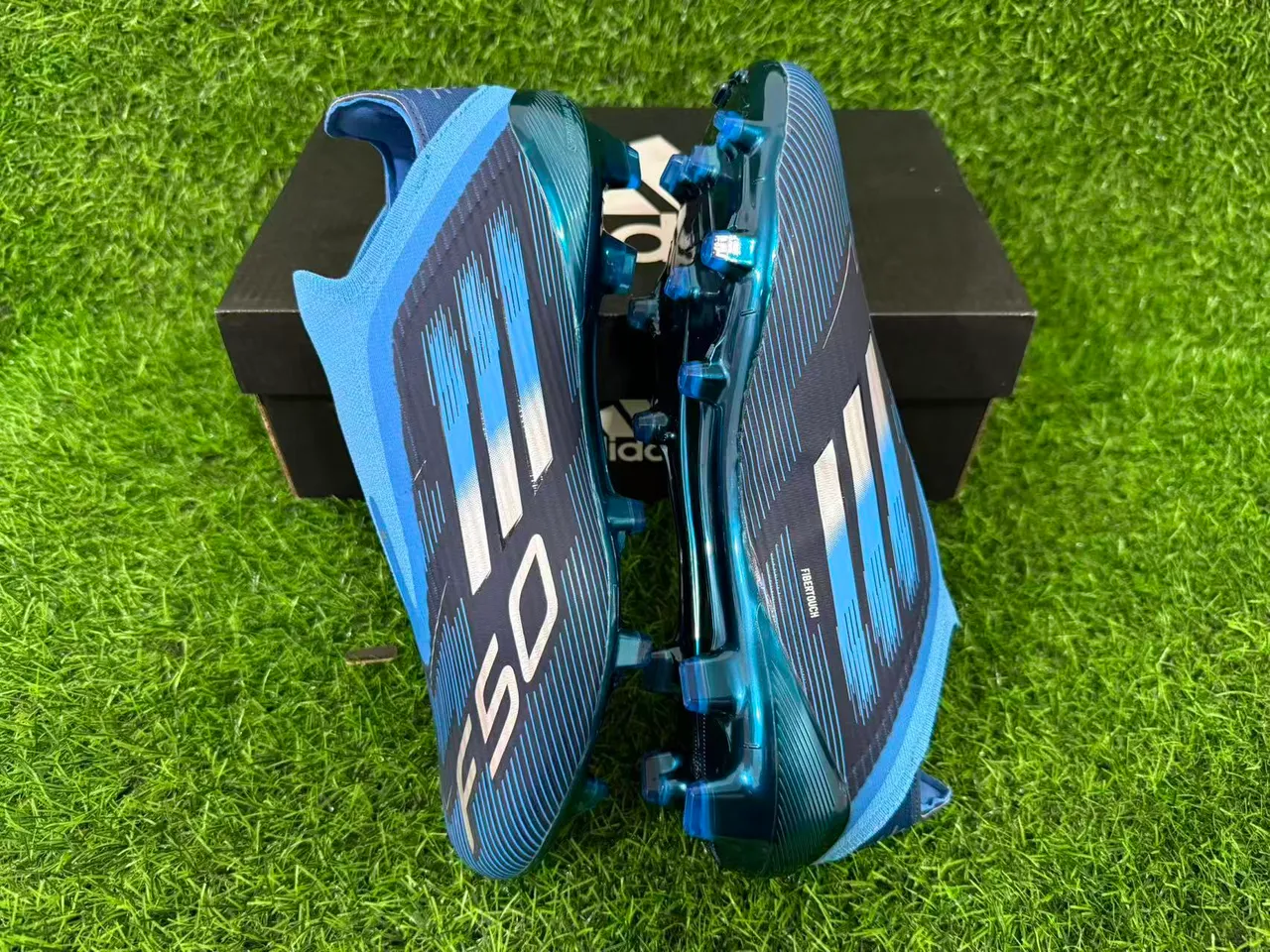 Adidas Blue White Low-Cut Sock-Fit Collar Speed-Line Graphic Overlay Firm-Ground Soccer Shoes 9