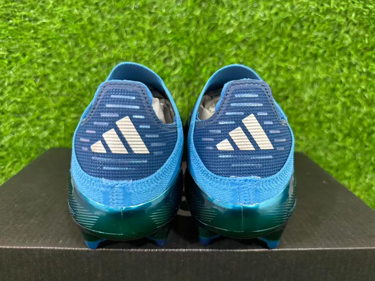 Adidas Blue White Low-Cut Sock-Fit Collar Speed-Line Graphic Overlay Firm-Ground Soccer Shoes 10