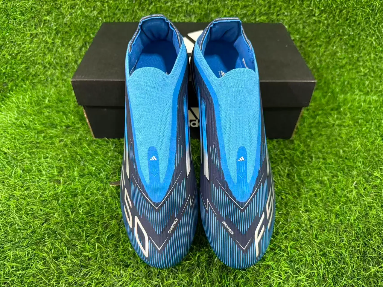 Adidas Blue White Low-Cut Sock-Fit Collar Speed-Line Graphic Overlay Firm-Ground Soccer Shoes 11