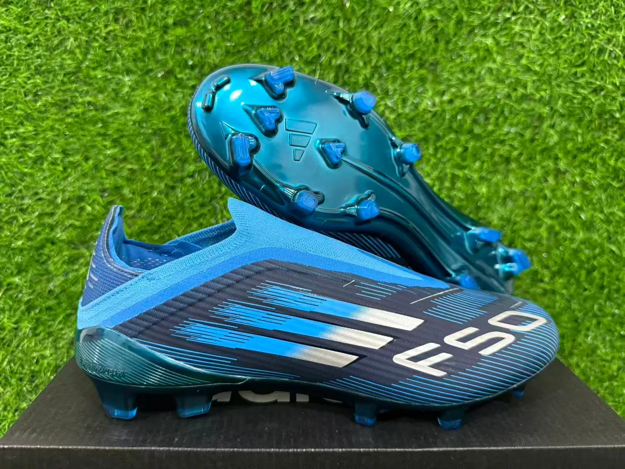Adidas Blue White Low-Cut Sock-Fit Collar Speed-Line Graphic Overlay Firm-Ground Soccer Shoes 16