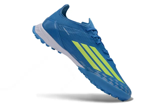 Adidas Chaussures de football turf synthétiques bleu et jaune à tige synthétique texturée et côtelée 2
