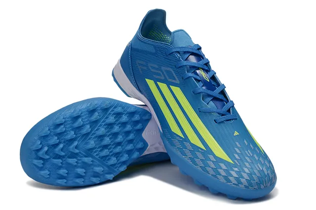 Adidas Chaussures de football turf synthétiques bleu et jaune à tige synthétique texturée et côtelée 4