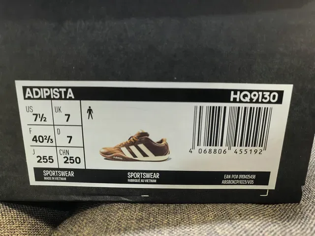Adidas tênis lifestyle de couro marrom e branco com três listras 2
