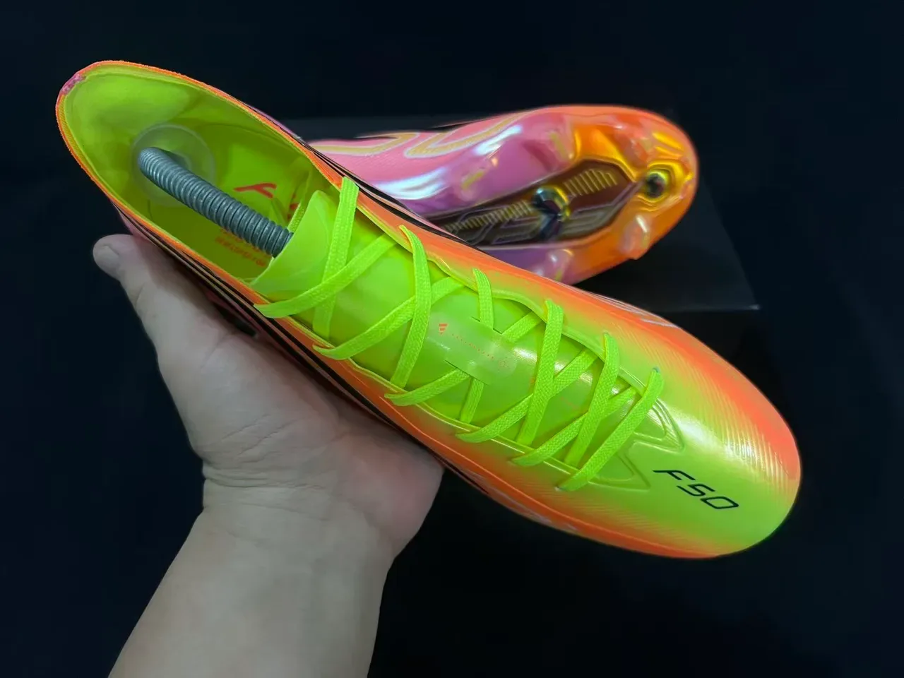 Adidas F50 Dégradé Jaune Néon Rose Orange Chaussures de Football pour terrain ferme 5