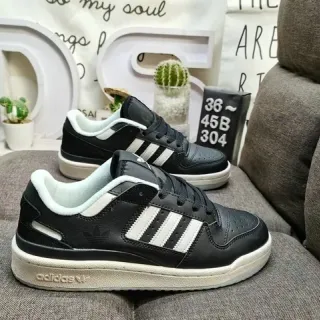 Adidas Forum Low काला सफेद लाइफस्टाइल स्नीकर