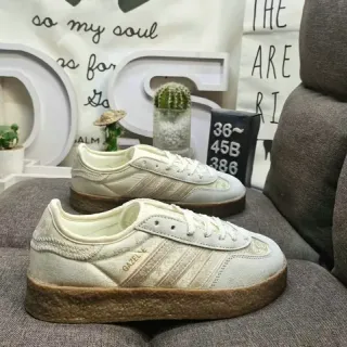 Adidas Gazelle Off-White and Brown लाइफस्टाइल स्नीकर