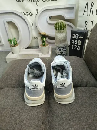 Adidas Gray Beige Retro Runner Silhouette Three-Stripe Side Panel Lifestyle Sneakers 8