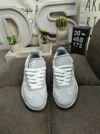 Adidas Gray Beige Retro Runner Silhouette Three-Stripe Side Panel Lifestyle Sneakers 10