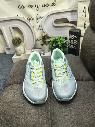 Adidas Chaussures de Running avec Upper en Maille Gris Vert Dégradé 10