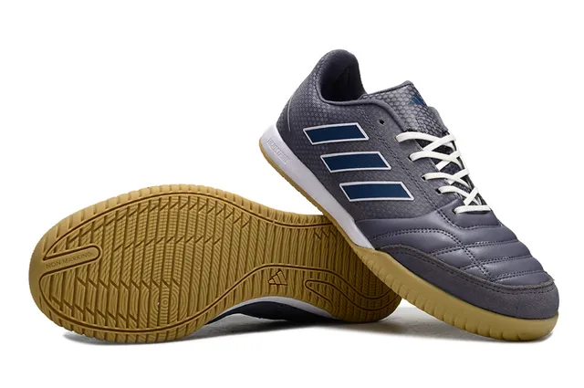 Adidas Chaussures de soccer indoor gris marine avec capuchon d'orteil matelassé et panneau latéral à trois rayures 4