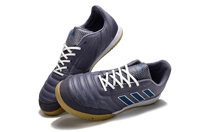Adidas Chaussures de soccer indoor gris marine avec capuchon d'orteil matelassé et panneau latéral à trois rayures 7