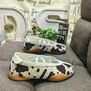 Adidas बहुरंग भूरी गाय प्रिंट ऊपरी तीन धार साइड पैनल लाइफस्टाइल स्नीकर्स