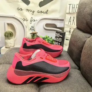 Adidas गुलाबी काला निट ऊपरी सिल्प्टेड मिडसोल लाइफस्टाइल स्नीकर