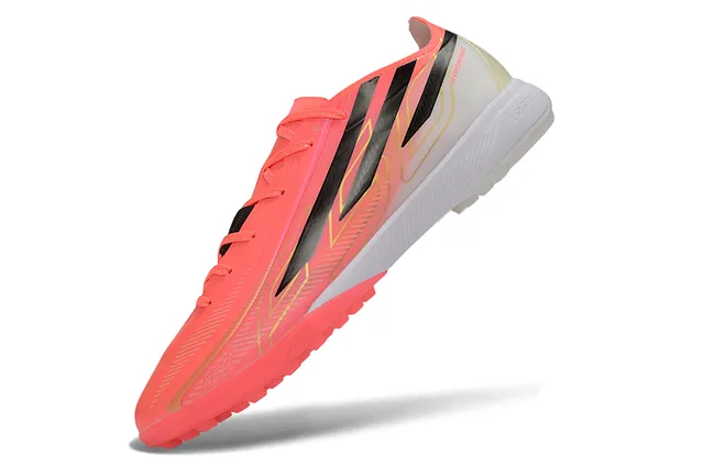 Adidas Chaussures de football Turf avec upper rose noir gradiente néon et trois rayures 3