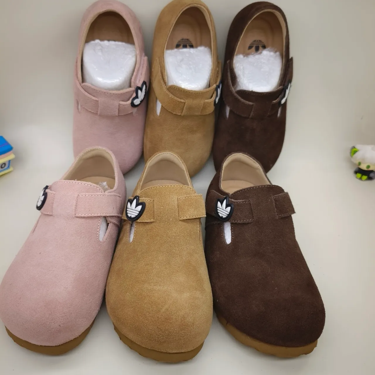 Adidas Chaussures Mary Jane T-Strap en Daim Rose Marron 2