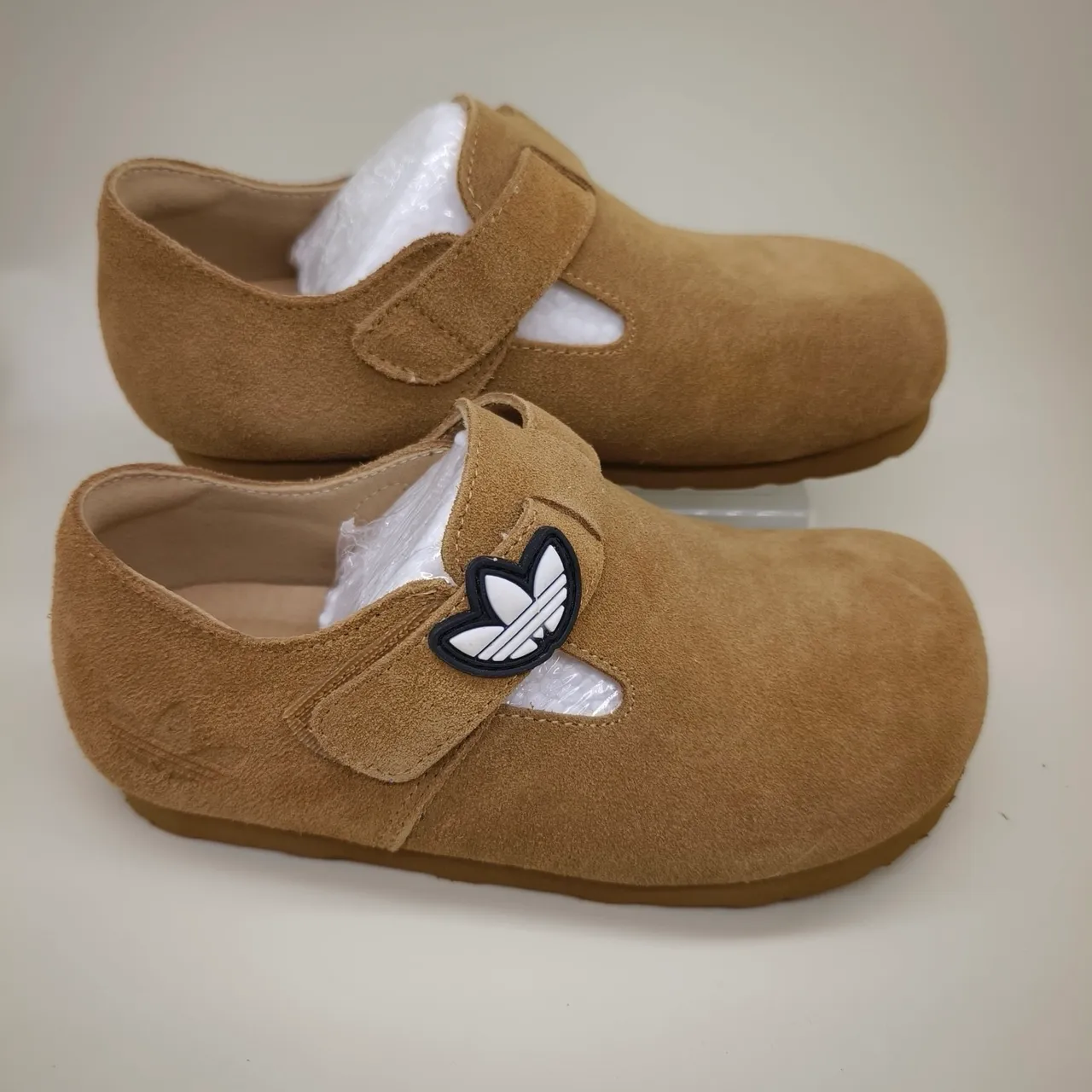 Adidas Chaussures Mary Jane T-Strap en Daim Rose Marron 5