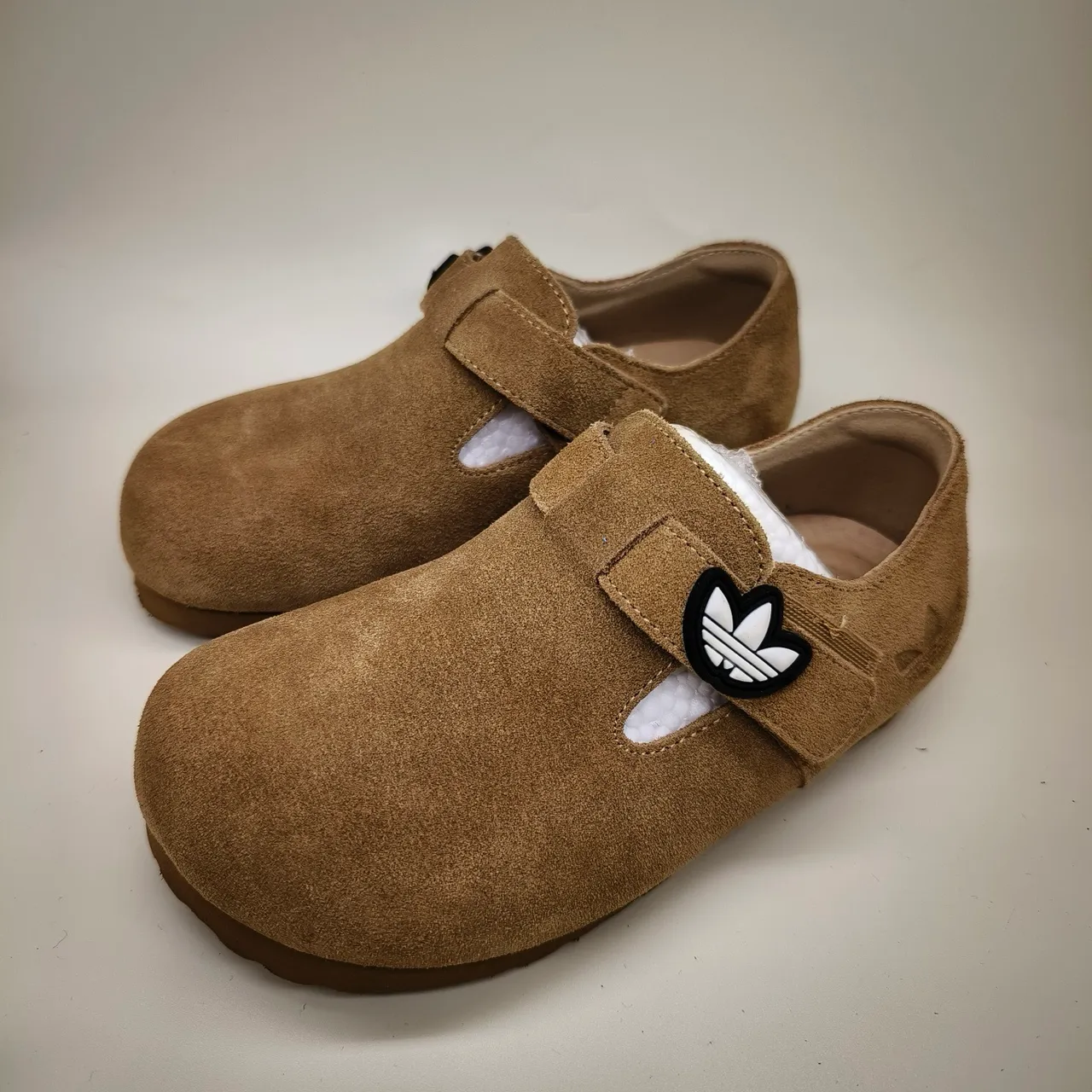 Adidas Chaussures Mary Jane T-Strap en Daim Rose Marron 6