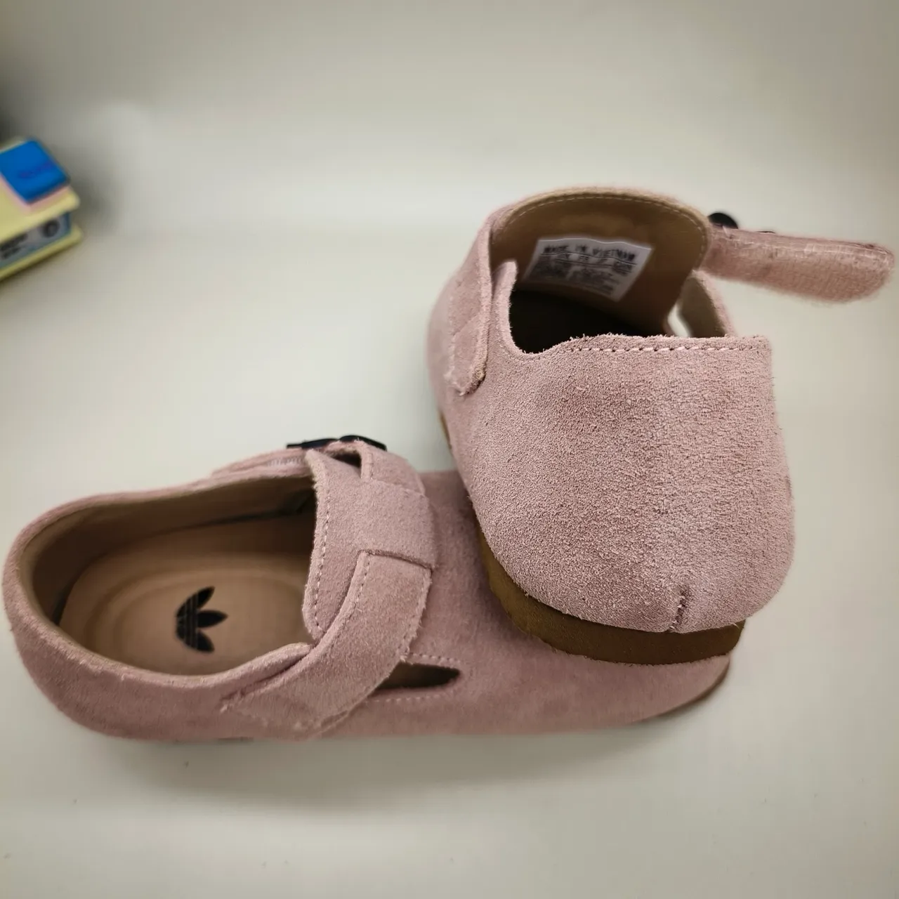 Adidas Chaussures Mary Jane T-Strap en Daim Rose Marron 22