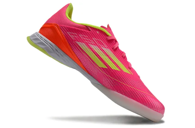 Adidas Chaussures de soccer indoor rose jaune à coupe basse upper synthétique texturé ribbelé avant-pied 2