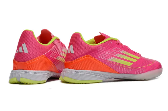 Adidas Chaussures de soccer indoor rose jaune à coupe basse upper synthétique texturé ribbelé avant-pied 5