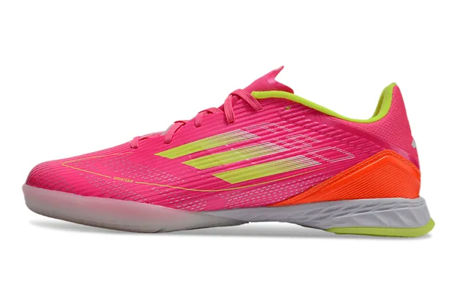 Adidas Chaussures de soccer indoor rose jaune à coupe basse upper synthétique texturé ribbelé avant-pied 7