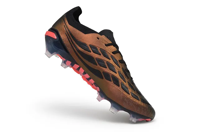 حذاء كرة القدم Adidas Predator مع الوجه العلوي براون أحمر برونز معدني أسود ثلاث خطوط علامة تجارية أرضية صلبة 2