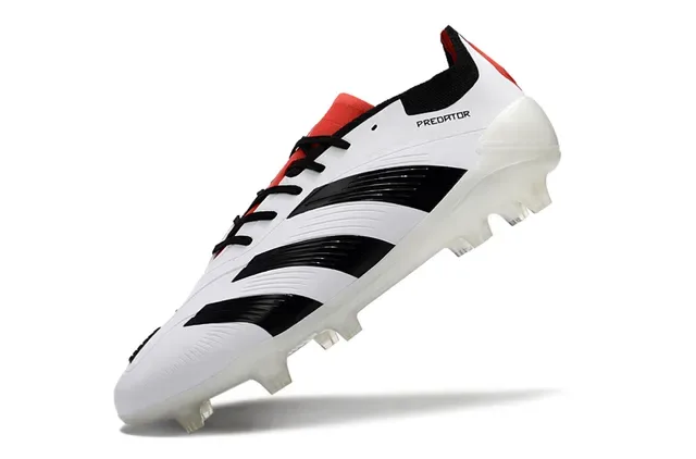 Adidas Predator Chaussures de football de coupe basse blanc noir avec lacets et panneau latéral à trois rayures pour terrain ferme 3