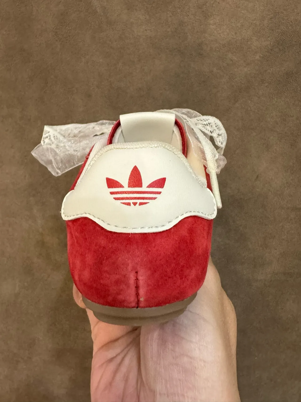 Adidas Zapatillas Lifestyle Rojo Blanco Ante Y Malla Superior Panel Lateral Tres Rayas 15