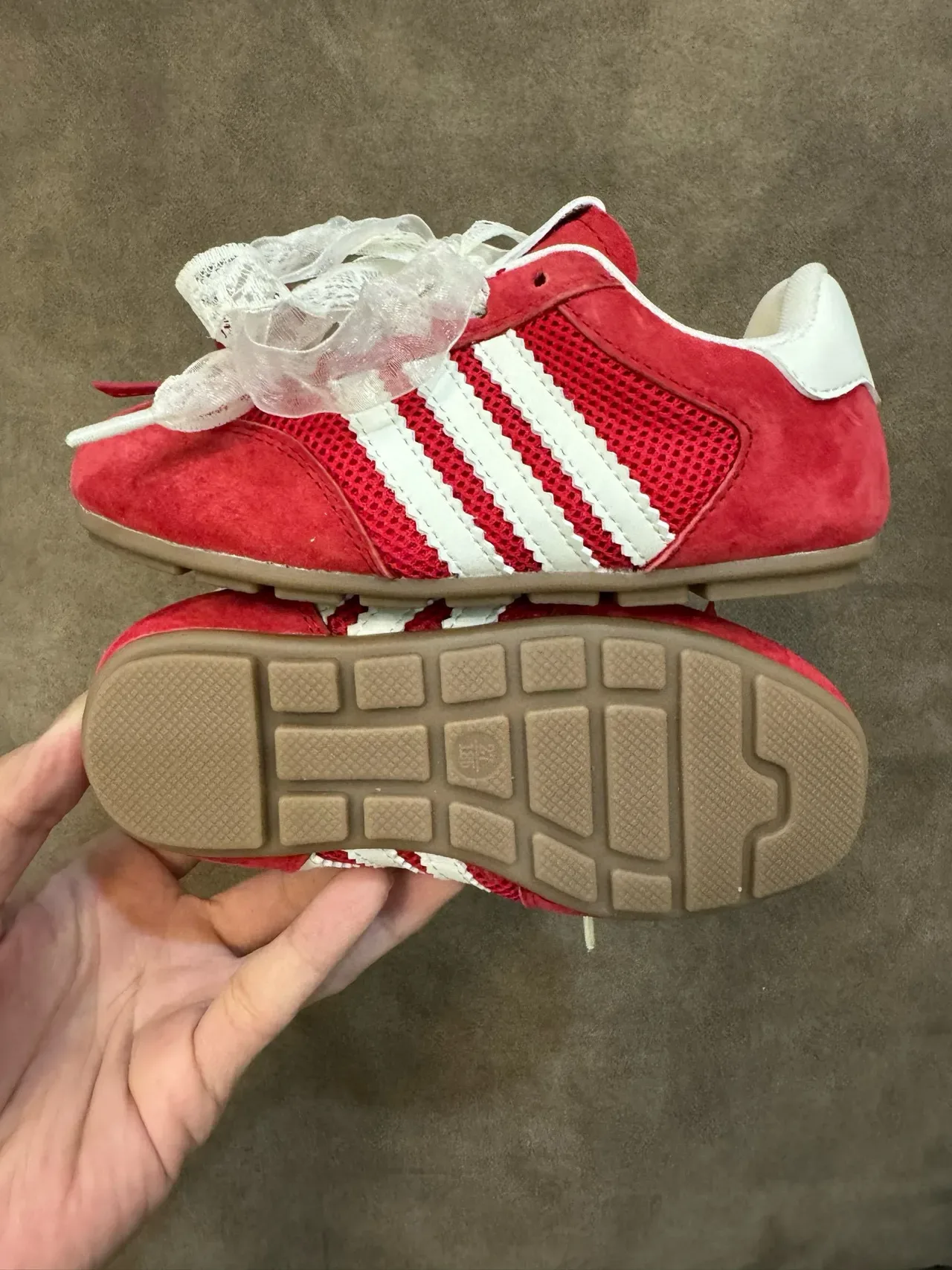 Adidas Zapatillas Lifestyle Rojo Blanco Ante Y Malla Superior Panel Lateral Tres Rayas 17