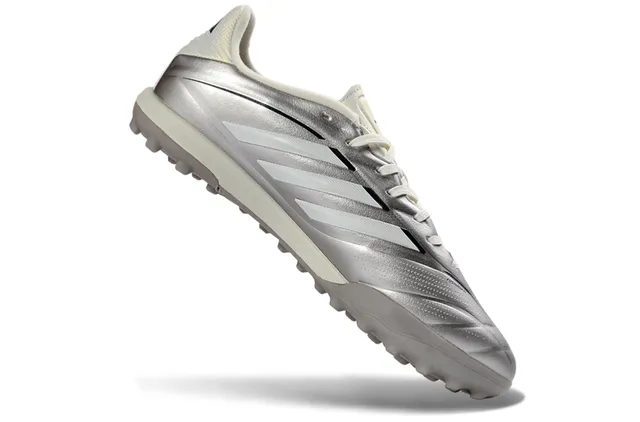 Adidas Argent Blanc Métallique Synthétique Supérieur Texturé Vamp Gazon Chaussures de Football 2