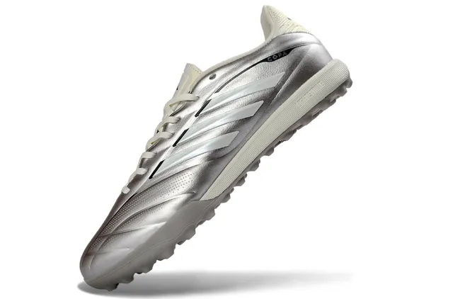 Adidas Argent Blanc Métallique Synthétique Supérieur Texturé Vamp Gazon Chaussures de Football 3