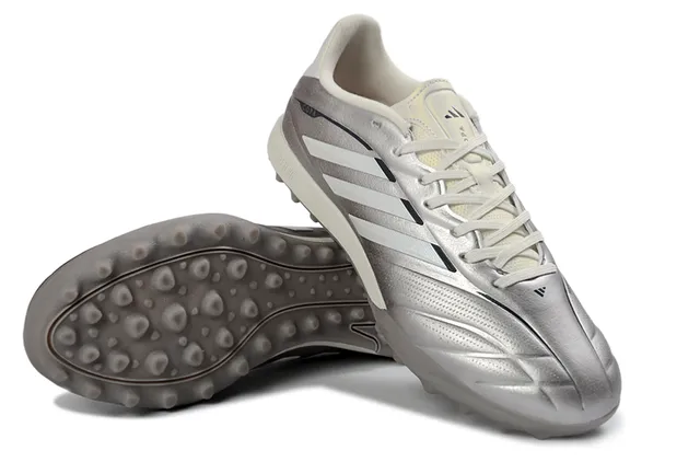 Adidas Argent Blanc Métallique Synthétique Supérieur Texturé Vamp Gazon Chaussures de Football 4