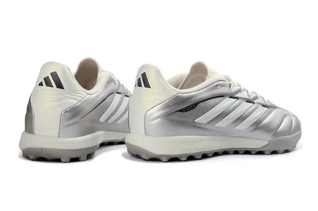 Adidas Argent Blanc Métallique Synthétique Supérieur Texturé Vamp Gazon Chaussures de Football 5