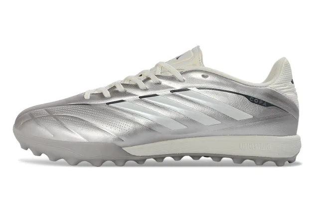 Adidas Argent Blanc Métallique Synthétique Supérieur Texturé Vamp Gazon Chaussures de Football 7