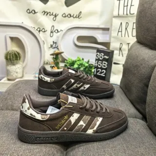 Adidas Spezial ब्राउन और गाय प्रिंट लाइफस्टाइल स्नीकर