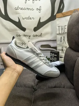 Adidas Spezial chaussures lifestyle blanches et argentées 5