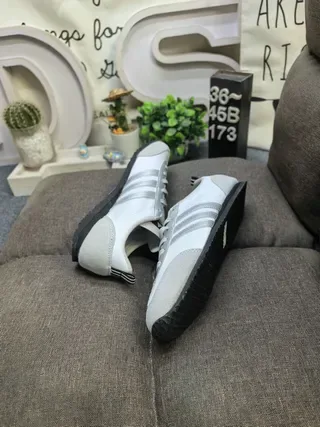 Adidas Spezial chaussures lifestyle blanches et argentées 6