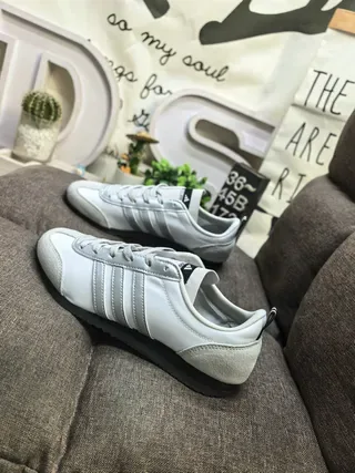 Adidas Spezial chaussures lifestyle blanches et argentées 7