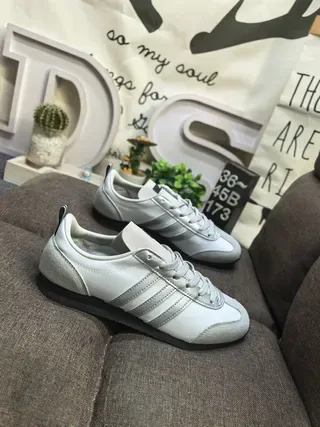 Adidas Spezial chaussures lifestyle blanches et argentées 9