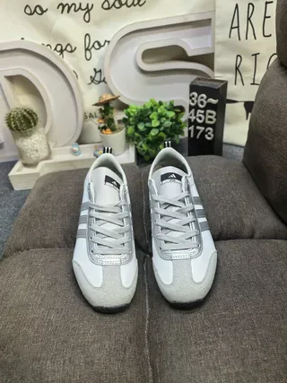 Adidas Spezial chaussures lifestyle blanches et argentées 10