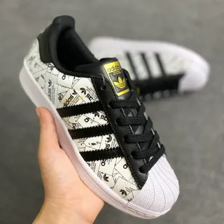 Adidas Superstar Graphic-Print सफेद और काला लाइफस्टाइल स्नीकर