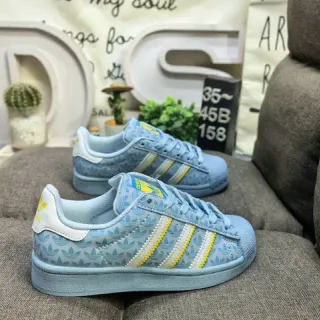 Adidas Superstar हल्का नीला त्रिफल प्रिंट लाइफस्टाइल स्नीकर