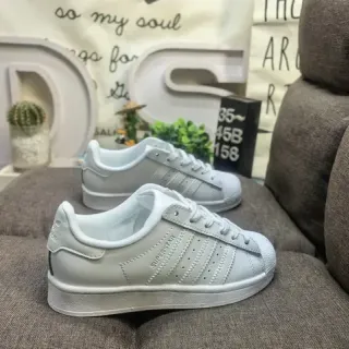 Adidas Superstar लाइट ग्रे लाइफस्टाइल स्नीकर