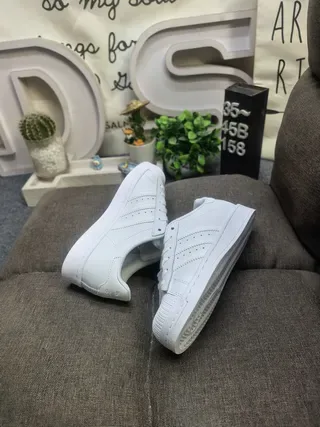 Adidas Superstar लाइट ग्रे लाइफस्टाइल स्नीकर 6