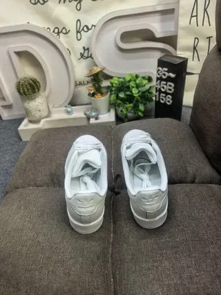 Adidas Superstar लाइट ग्रे लाइफस्टाइल स्नीकर 8