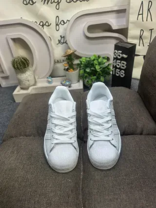 Adidas Superstar लाइट ग्रे लाइफस्टाइल स्नीकर 10