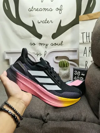 Chaussures de running Adidas Ultraboost gris clair et bleu 5